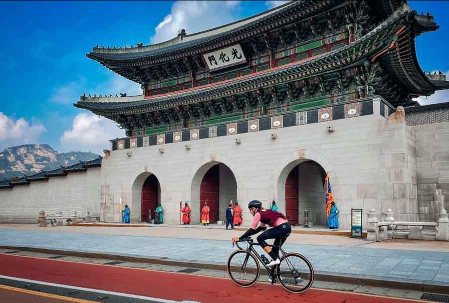 seoul palace gate bike